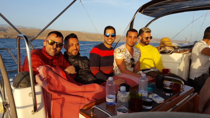 Un día de mar con amigos a bordo del velero Vandross